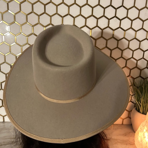 Stylish Wool Hat - Picture 3 of 7